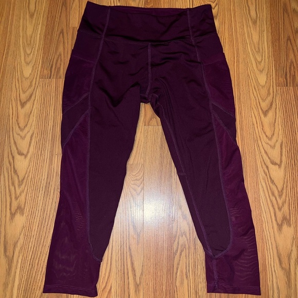 Cali workout leggings with side pockets and mesh siding - Picture 1 of 6